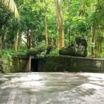 Ubud Monkey Forest: Menelusuri Hutan Sakral dan Alam Bali yang Asri