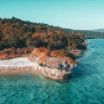 Pulau Moyo: Laut Biru dan Petualangan Tak Terlupakan