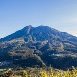Gunung Lawu, Karanganyar, Jawa Tengah – Gunung Keramat dengan Jalur Pendakian Legendaris dan Lanskap Mistis