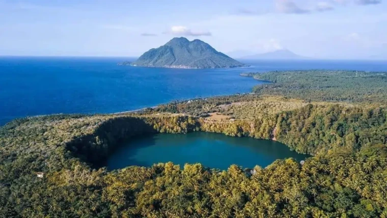 danau tolire