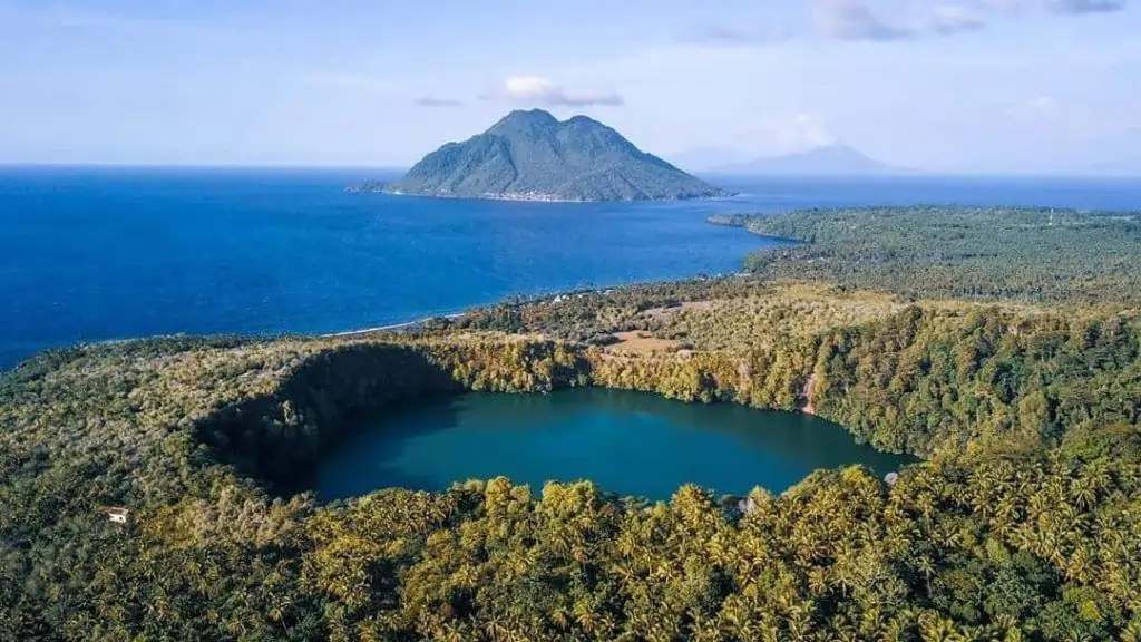 danau tolire