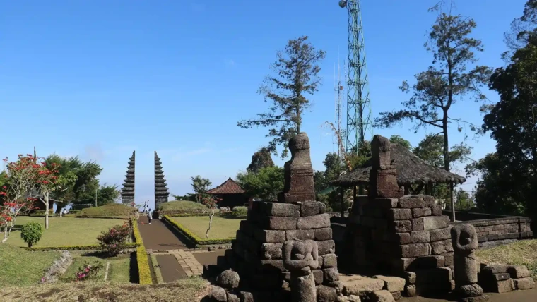 Candi Cetho, Pintu Sunyi di Punggung Gunung Lawu