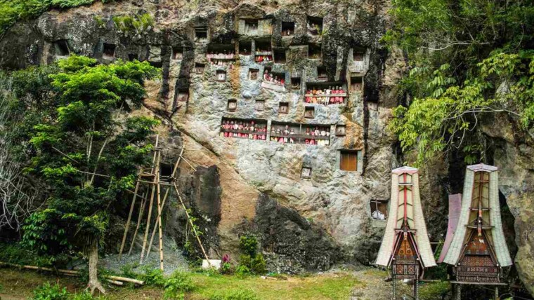 Situs Megalitik Lemo, Panggung Sunyi Tau Tau di Tana Toraja