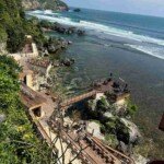 On The Rock Drini, Lorong Batu yang Memikat dan Tempat Bersantai Menghadap Laut